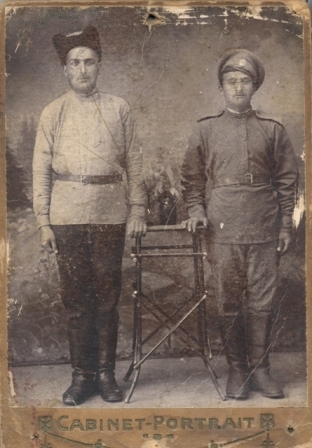 Փայտյան Փաշո (ձախ կողմում)