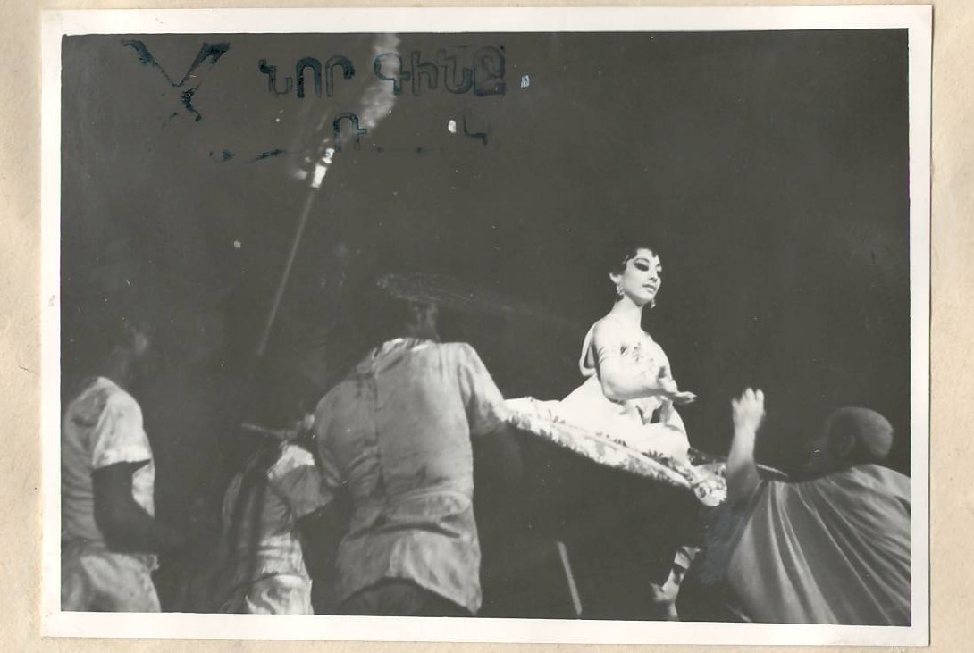 Նեգատիվ `լուսանկարի.Ա.Խաչատրյանի «Սպարտակ» բալետի երևանյան բեմադրությունից տեսարան.