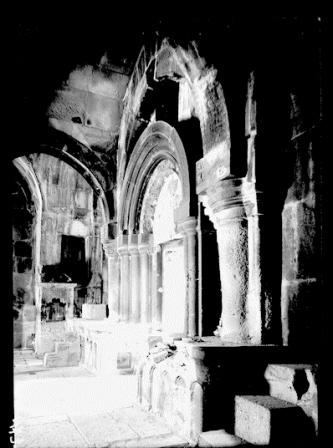 Կեչառիսի վանքային համալիր. Սուրբ Գրիգոր Լուսավորիչ եկեղեցու մուտքը 