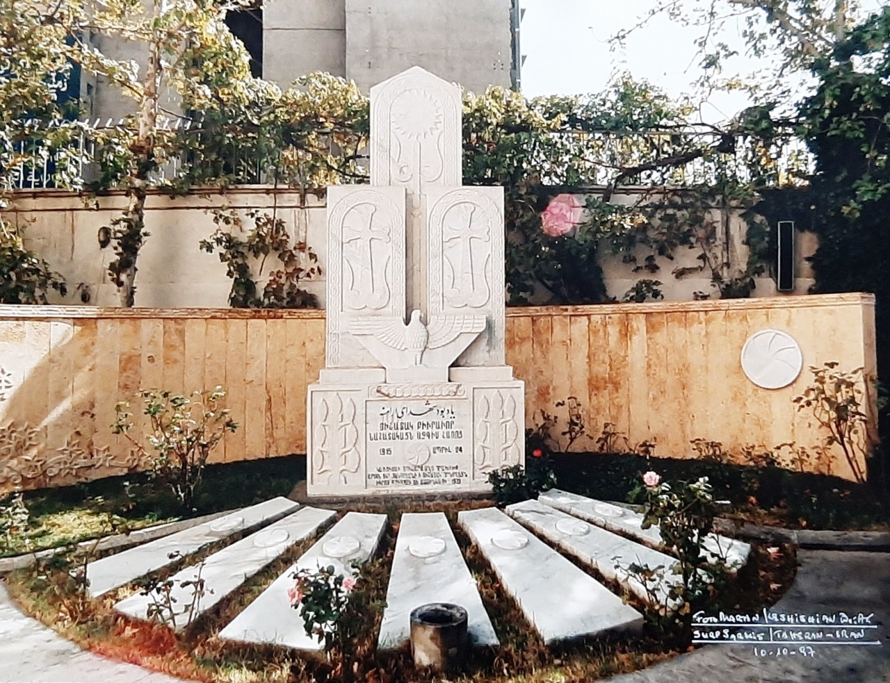 Հայոց ցեղասպանությանը նվիրված հուշարձան-կոթող Թեհրանում