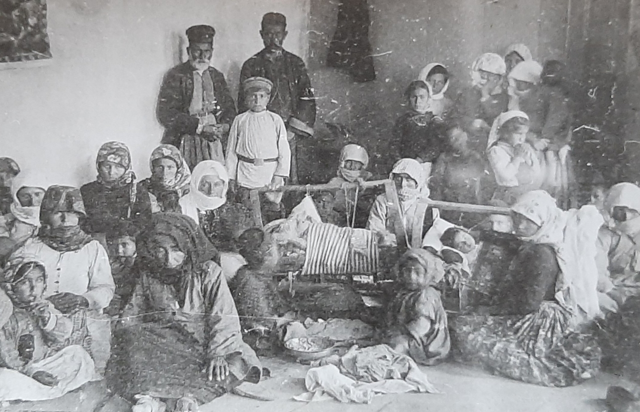 Բաքվի հայակական կոտորածներից այրիացած կանայք, որբացած երեխաներ, 1905 թ.
