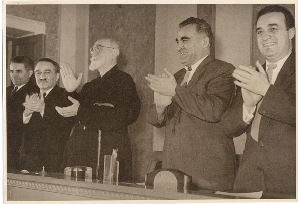 Անաստաս Միկոյանը ՀԽՍՀ-ի ղեկավարների հետ