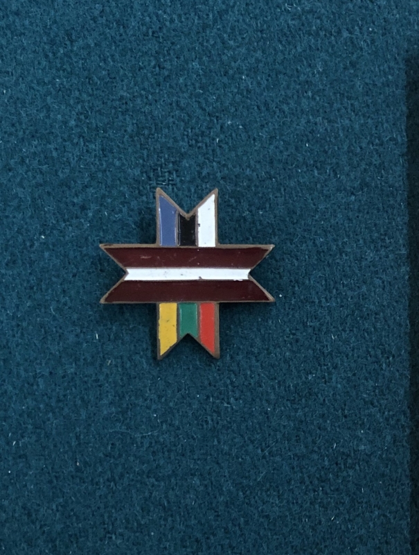Կրծքանշան «Մերձբալթյան հանրապետությունների ազգային դրոշներ»