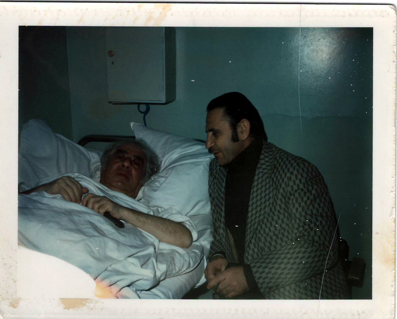 Լուսանկար (գունավոր). Ա. Խաչատրյանը Սիրակ Հովհաննեսի հետ Կրեմլյան հիվանդանոցում՝ վիրհատությունից հետո