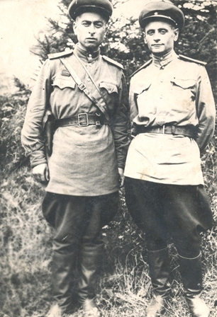 Հայրենական պատերազմի մասնակիցներ (ձախ կողմում Անդրանիկ Գասպարյանն է)