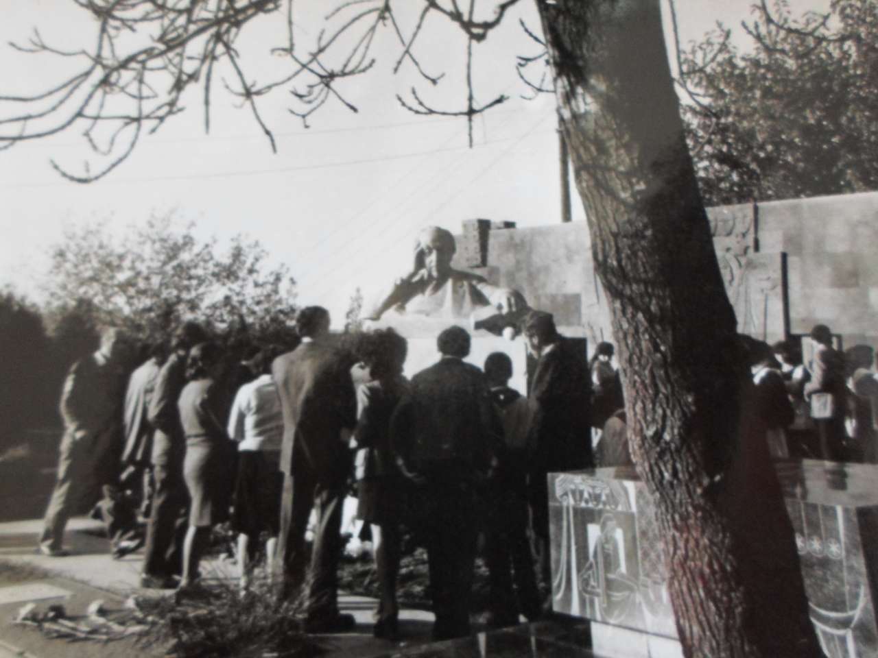 Իսահակյանի մահարձանը Կոմիտասի անվան Պանթեոնում