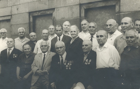 Լևոն Գասպարյանը քաղաքացիական կռիվների մասնակիցների հետ