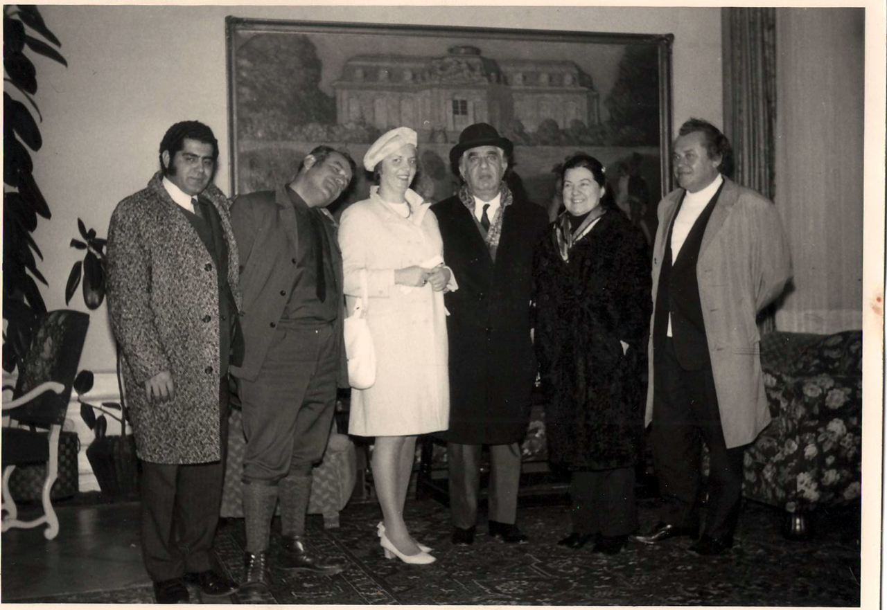 Լուսանկար.Ա. Խաչատրյանը կնոջ՝ Ն. Մակարովայի և իր գերմանաբնակ բարեկամ Գ. Սարգսյանի հետ