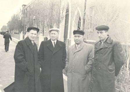 Խորհրդային քիմիկոսներ (աջ կողմում Էդգար Տեր-Ղազարյանն է)