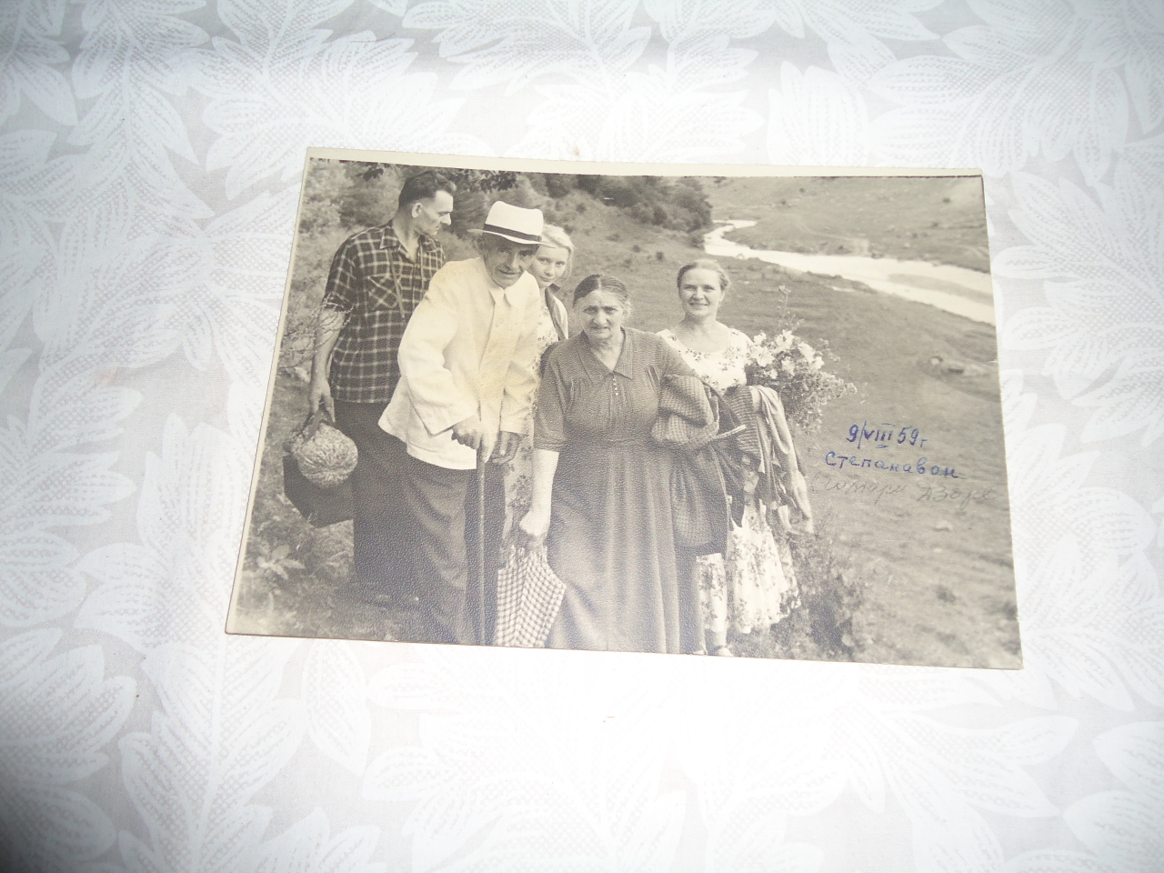 Լուսանկար՝ Անուշավան  Թումանյանը իր  ընտանիքի  հետ