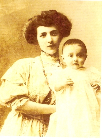 Քրիստափոր  Արարատովի կինը՝ Նինա Էջուբովան դստեր՝ Ելենայի հետ