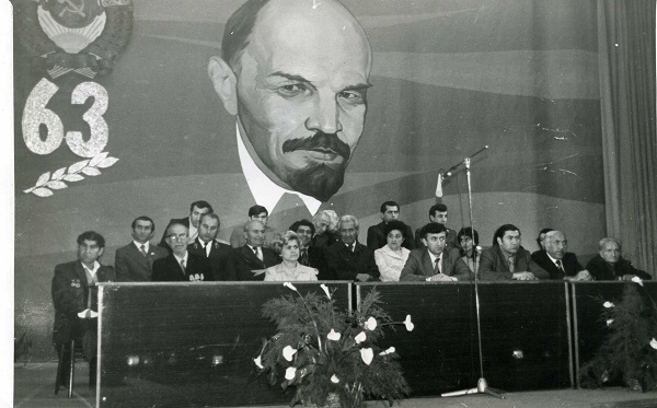 Հանդիսավոր նիստ ՝ նվիրված խորհրդային կարգերի հաստատման 63-րդ տարեդարձին