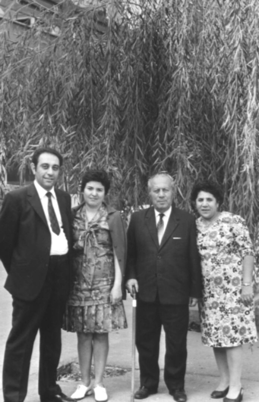 Ե. Քոչարը, կինը՝ Մ. Մկրտչյանը և ևս երկու մարդ «Արզնի» առողջարանում, 15 հոկտեմբերի, 1973