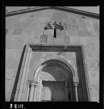Կեչառիսի վանքային համալիր. Կաթողիկե եկեղեցու մուտքը