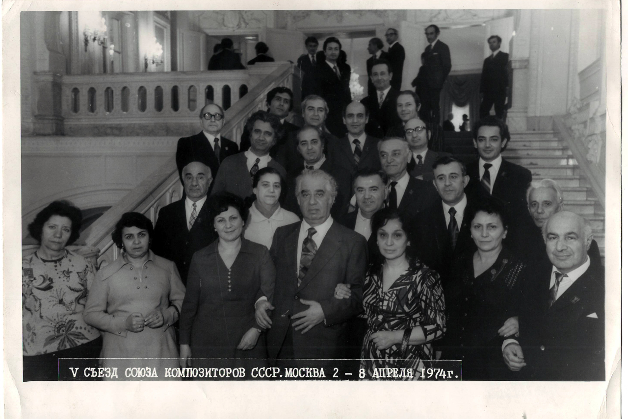 Լուսանկար. Ա. Խաչատրյանը մի խումբ հայ կոմպոզիտորների և երաժշտագետների հետ Մոսկվայում, կոմպոզիտորների միության 5-րդ համագումարի օրերին