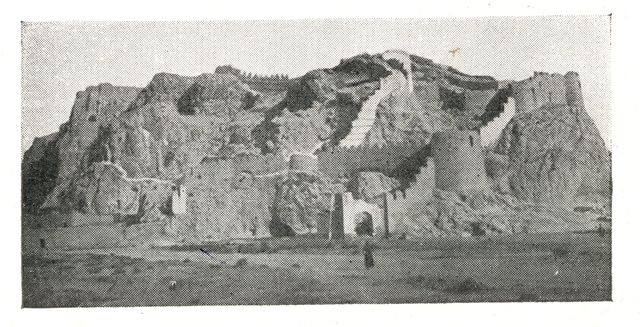 Վանի բերդը «Հայ կամաւորներ 1914-1916» ալբոմից