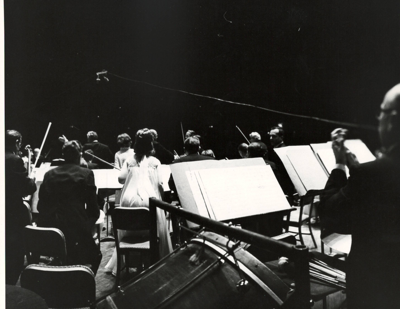Լուսանկար. Ա. Խաչատրյանը Ամերիկայի ազգային  սիմֆոնիկ նվագախմբի հետ՝  Նյու Յորքի Քարնեգի Հոլ համերգասրահում