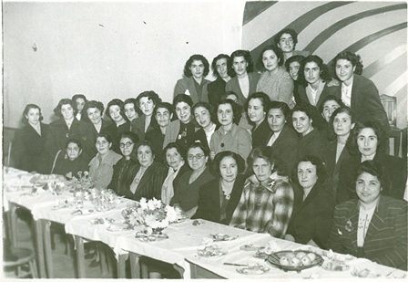 Կարմիր խաչի ընկերության և Հայ կանանց գթության միություն անդամները