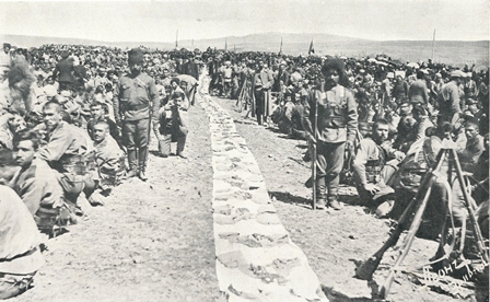 Կամավորների ճաշկերույթը Քանաքեռի դաշտում «Հայ կամավորներ 1914-1916» ալբոմից