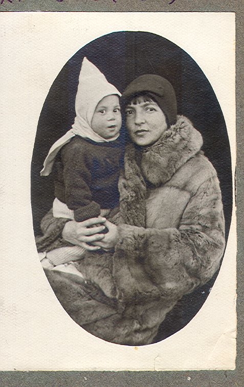 Տատյան Սպենդիարոավան որդու՝ Ալեքսանդրի հետ: