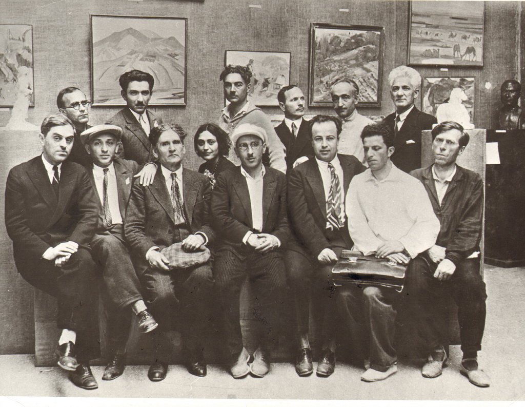 Լուսանկար, Մ.Սարյանը խորհրդային Հայաստանի և Վրաստանի արվեստագետների հետ, 1930 կամ 1931 թ.,  