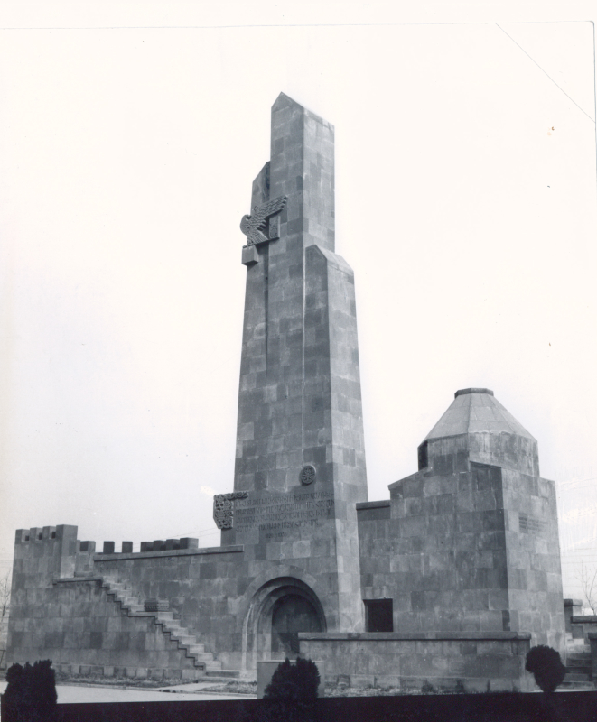 Հաճնի 1920 թ. հերոսամարտի հուշարձանը Նոր Հաճըն ավանում