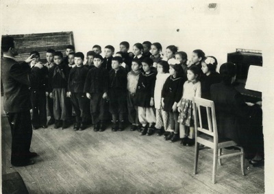 Կապանի Թիվ 1 երաժշտական դպրոցի երեխաները դասի ժամին.1953 թվական