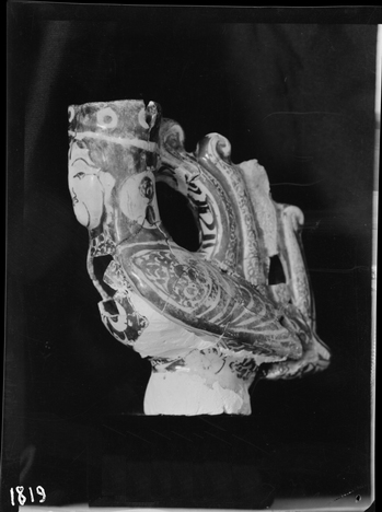 Թռչնաձև անոթ՝ գտնված Դվինի պեղումների ժամանակ