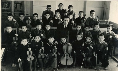 Կապանի Թիվ 1 երաժշտական դպրոցի ջութակի դասարանի երեխաները .1953 թվական