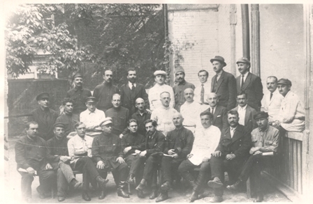 Բժիշկներ (I շարքի ձախից VI Արամ Շահվերդյանն է)