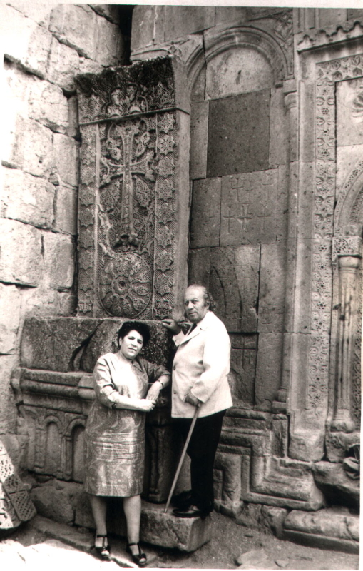 Ե. Քոչարը կնոջ՝ Մանիկի   հետ, 1970 - ականներ 