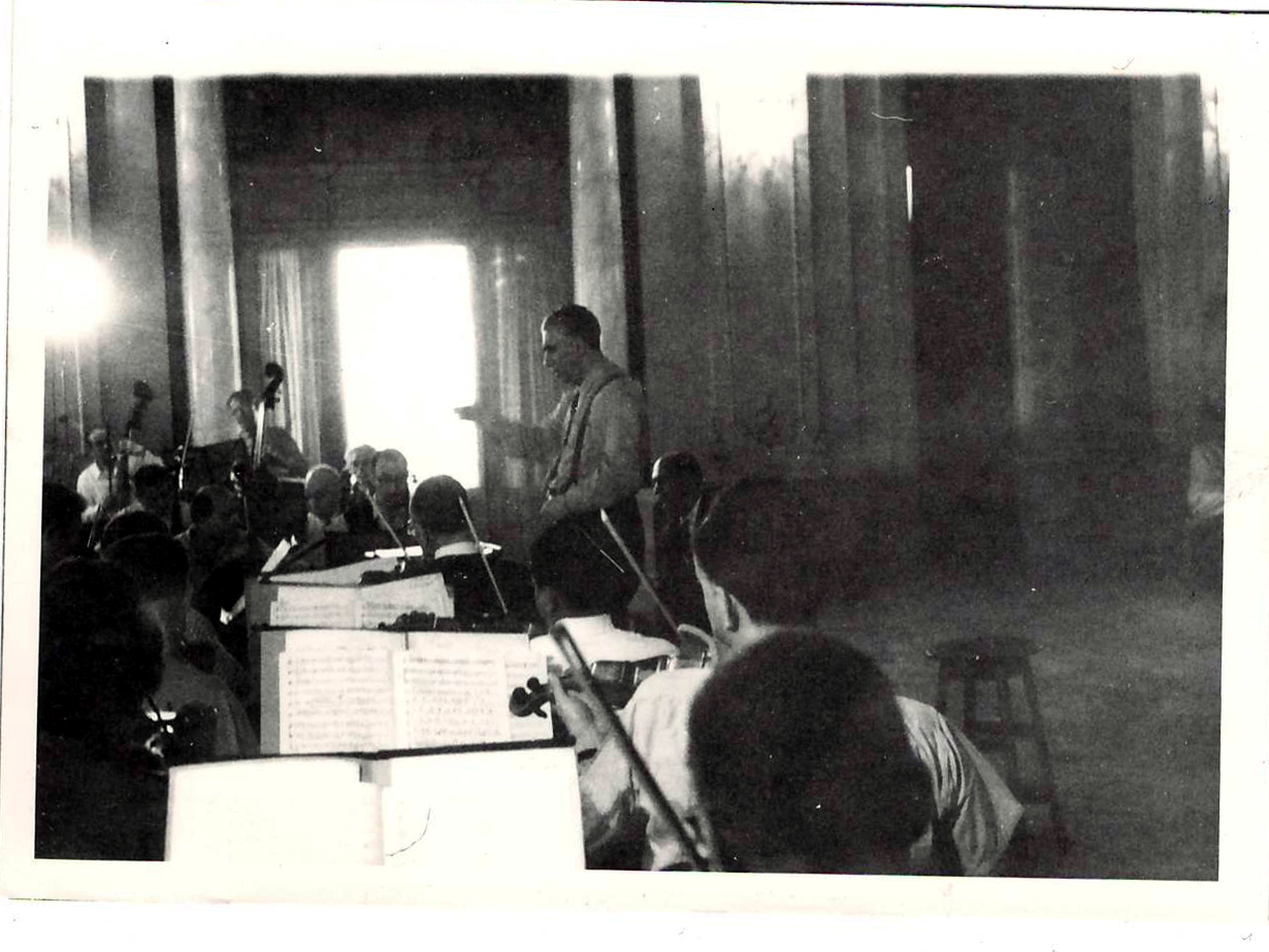 Լուսանկար. Ա. Խաչատրյանը Կահիրեում՝ տեղի նվագախմբի հետ փորձի ժամանակ