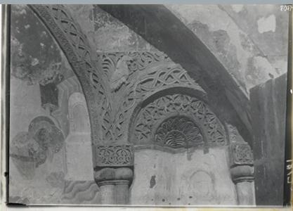 Անիի Տիգրան Հոնենց Սուրբ Գրիգոր եկեղեցու արևմտյան կողմի քանդակազարդ խորշը: