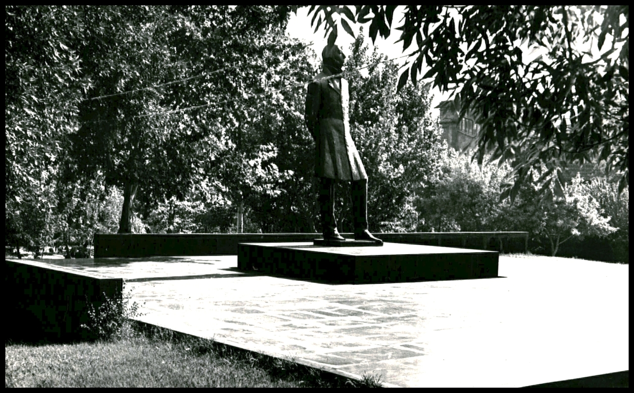 Մ.Նալբանդյանի արձանը, 1965թ.