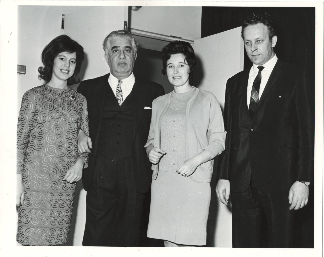 Լուսանկար.Ա. Խաչատրյանը ՄԱԿ-ին առընթեր սովետական ներկայացուցչության 3-րդ քարտուղար Վ. Իվանովի և ԱՄՆ-ի հայ համայանքի որոշ ներկայացուցիչների հետ