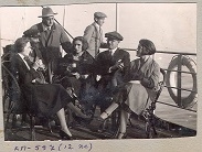 Մարինա Սպենդիարովան ընկերների հետ նավամատույցում: