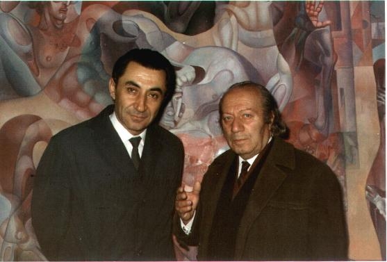 Ե. Քոչարը  Գրիգոր Հասրաթյանի հետ «Պատերազմի արհավիքը» աշխատանքի առջև, Երևան, 1971 
