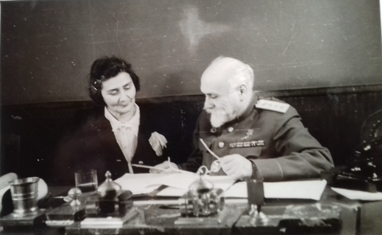 Լևոն  Օրբելին իր   ռեֆերենտ Գ.Ցուրինովայի (Սուլթան-Շահի)հետ