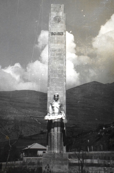 Կապանի Քաջարանի  հուշարձան-կոթողը՝  նվիրված Մեծ հայրենականում զոհված համագյուղացիներին 