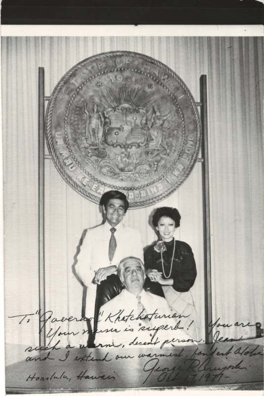 Լուսանկար (կրկնօրինակ). Ա.Խաչատրյանը Հոնոլուլուի (Հավայան կղզիներ) քաղաքապետ Ջորջ Առնոշիի և նրա կնոջ հետ 