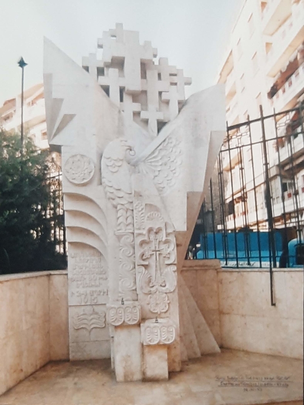 Հայոց ցեղասպանության  80-ամյակին նվիրված հուշարձան Հալեպի Սուրբ Երրորդություն եկեղեցու բակում