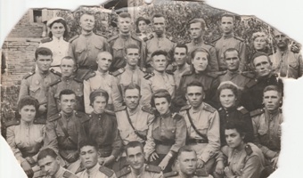 Վետերան Արևիկ Գևորգյանը՝ զինակից ընկերուհիների հետ