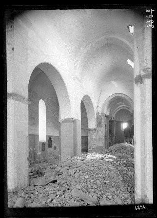 Կաթողիկե (Սուրբ Աստվածածին) եկեղեցու ներսը քանդման ընթացքում