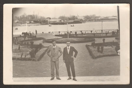 Գևորգ Հովսեփյան (ձախ կողմում)