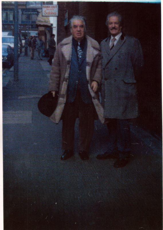 Լուսանկար. Ա. Խաչատրյանը՝ լոնդոնաբնակ Հ. Գալստյանի հետ փողոցում զբոսնելիս 