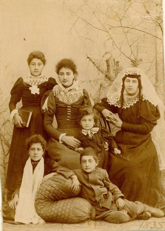Զարուհի Ավագյանը իր զավակների հետ