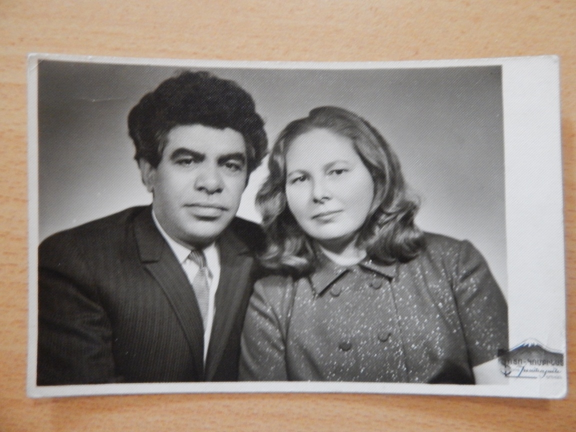 Լուսանկար Պ. Սևակը կնոջ՝ Ն. Մենաղարաշվիլու հետ