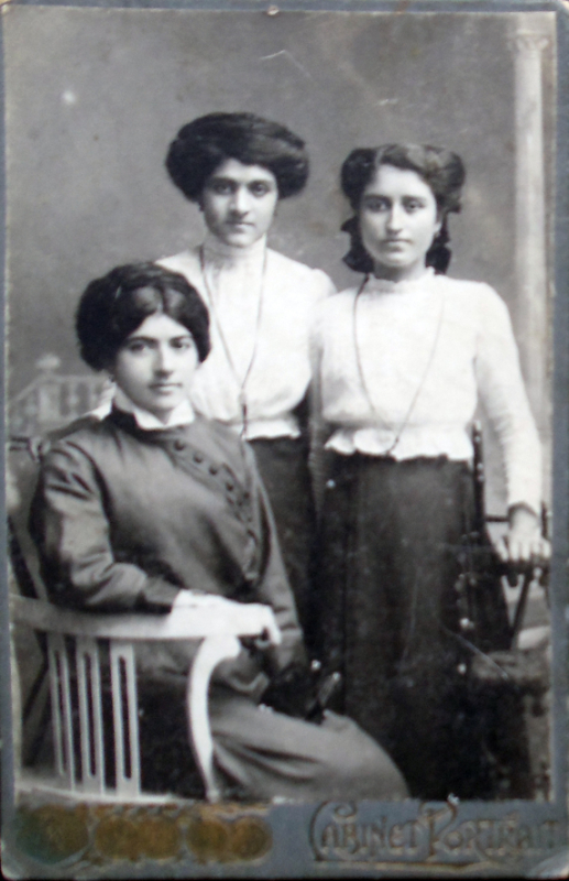 Խմբանկար Գայանե Ալանակյանի, Շողակաթ Ձիթողցյանի և մի կնոջ