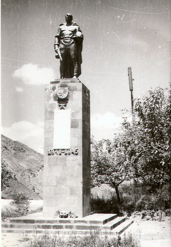 Հայրենականում զոհվածների հուշարձանը Դարբասում