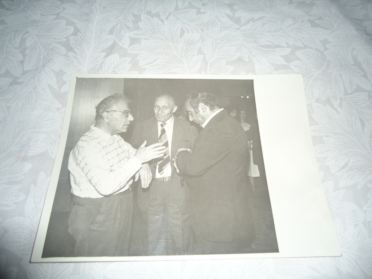 լուսանկար՝ Վ․Համբարձումյանը,Լ․Օհանյանը և Վ․Բալայանը տուն-թանգարանում 